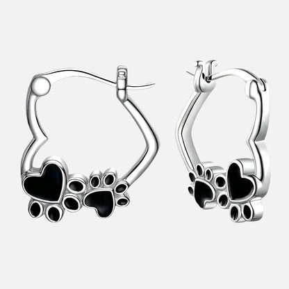 SOFIA | Pendientes Huggie con corazón y esmalte negro.