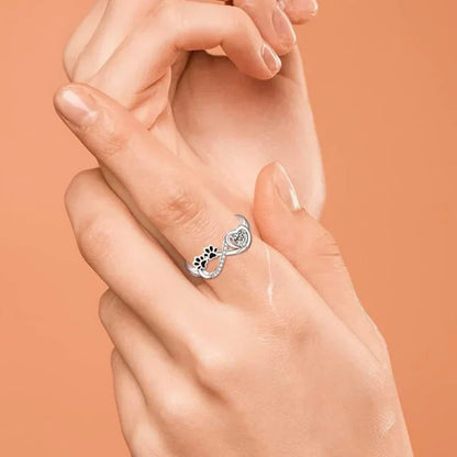 SOFIA | Anillo con circonia en forma de pata, corazón y símbolo del infinito.