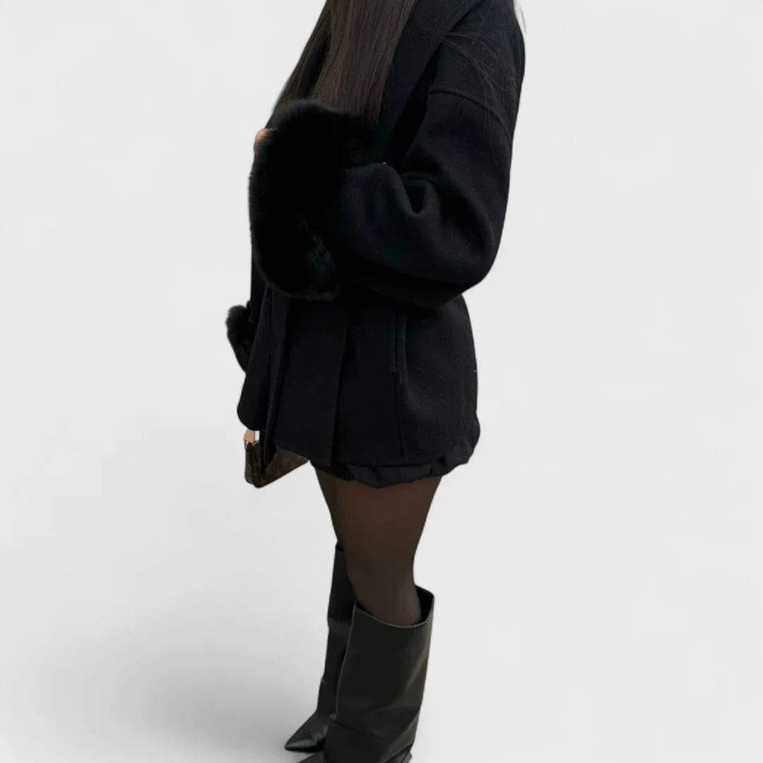 Katy – Elegante abrigo con detalles de piel sintética