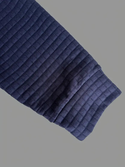 Jun | Polo de tela texturizada con bolsillo en la manga