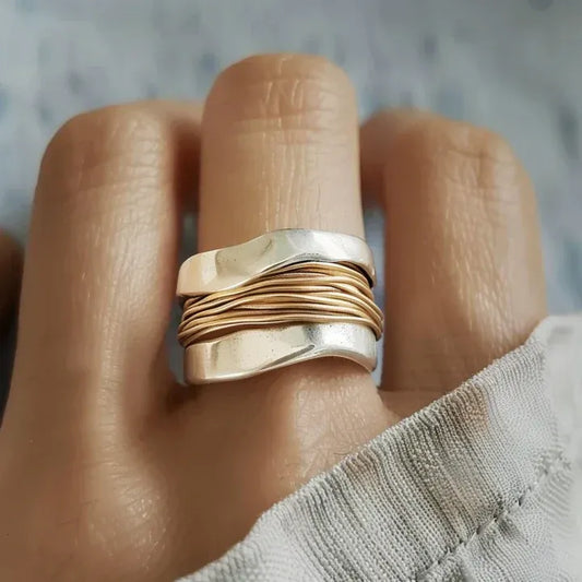 Anillo de plata con hilos de oro