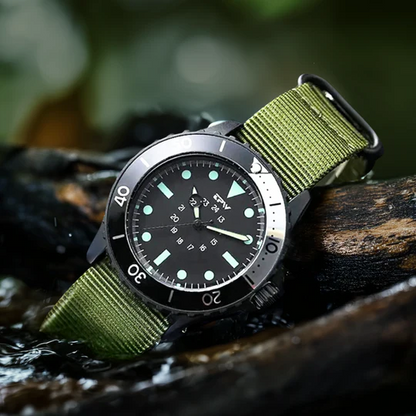 Taktisk™ – Reloj de buceo táctico resistente al agua
